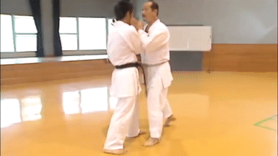 Withdraw with mawashi-geri