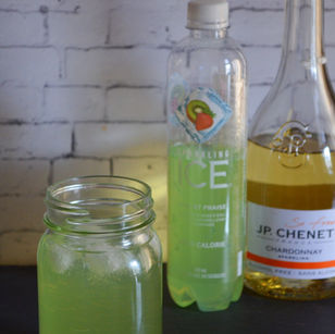 Mocktail à la fraise, kiwi & vin mousseux