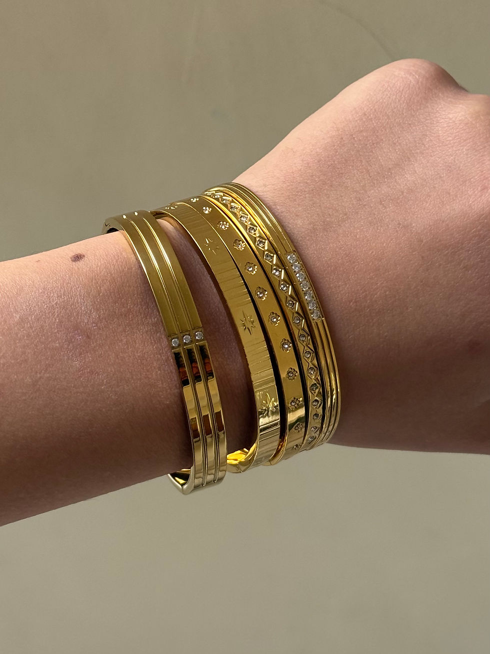 Thumbnail: Juliana Bangle
