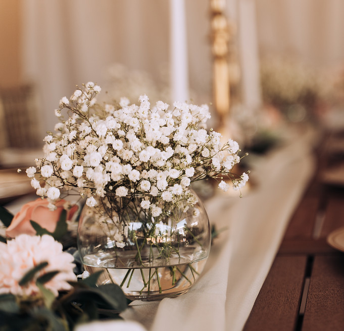 elegant-table-setting-with-floral-centerpiece-2026-09-22-16-03-02-utc.jpg