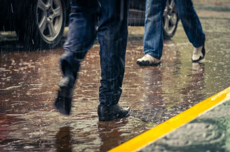 雨の日の足元.jpg