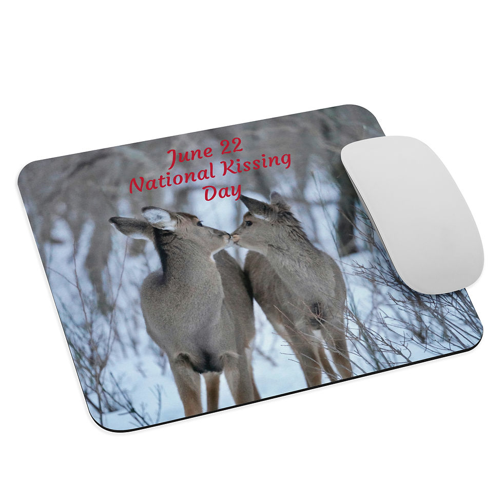 Mouse pad June 22 National Kissing Day