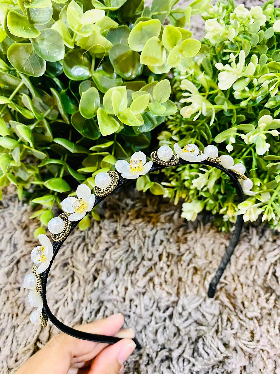 Thumbnail: Flower & Faux Pearl Decor Hair Hoop