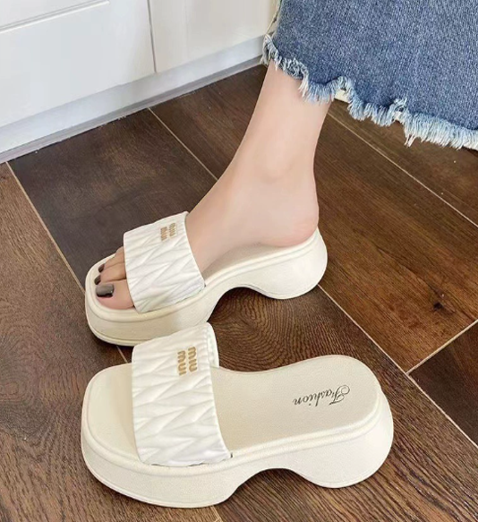 Thumbnail: Beach Fashion Slipper