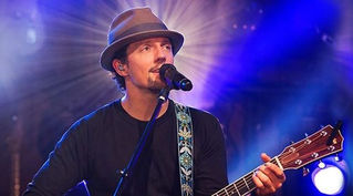 JASON MRAZ SOLTA FAIXA “MIGHT AS WELL DANCE”