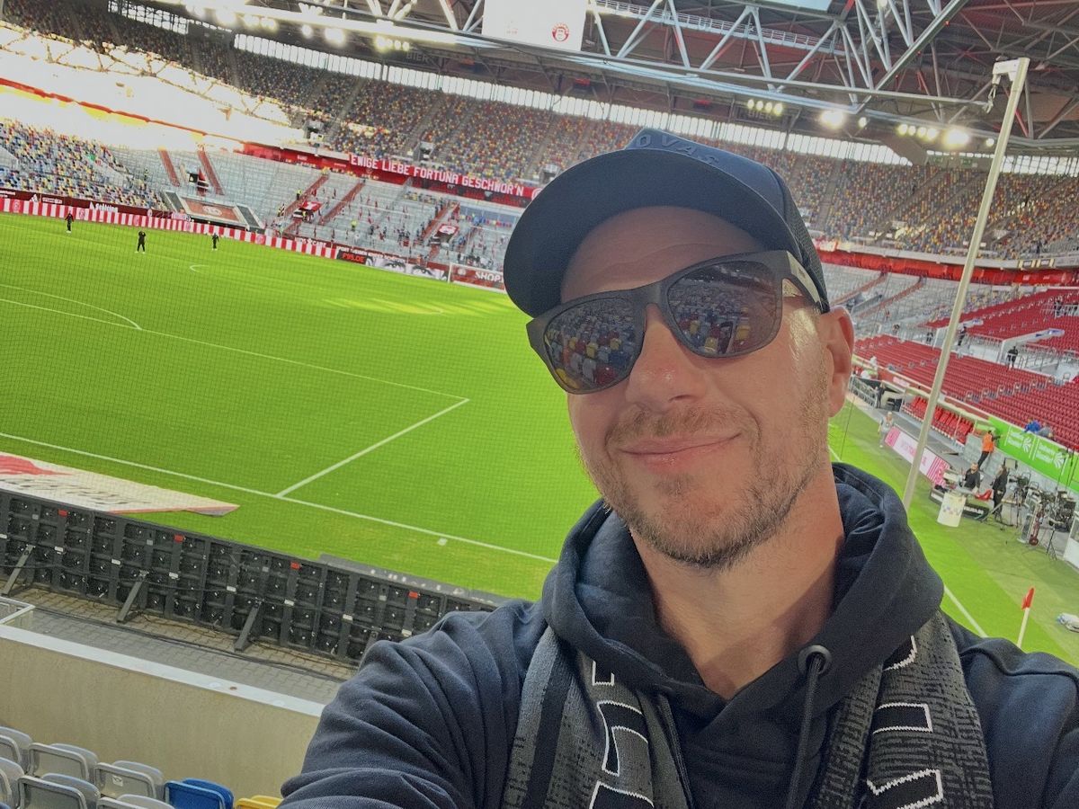 Matt Lattier in the stands at a Fortuna Düsseldorf match