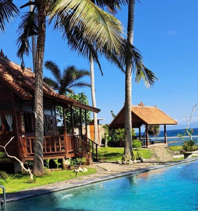accomodation,Beachfront,Bali,Voyagedenoces,Honeymoon,candidasa,Wooden house,