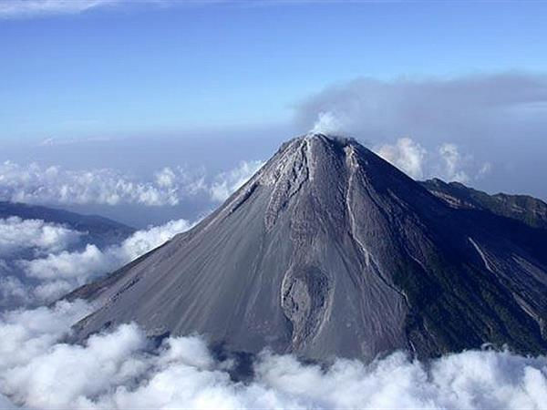 Captivating photography session in Java's landscapes