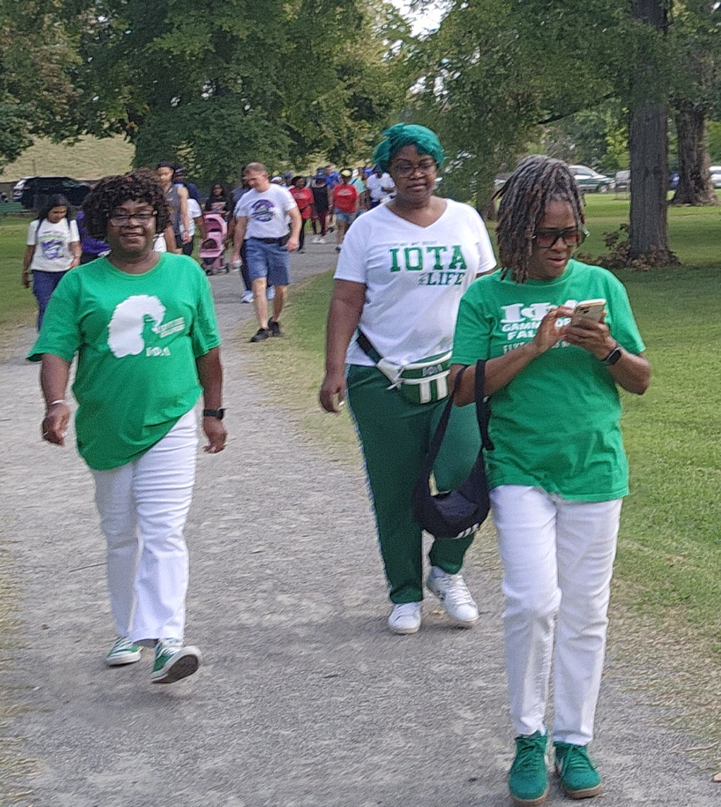 Sorors Walking