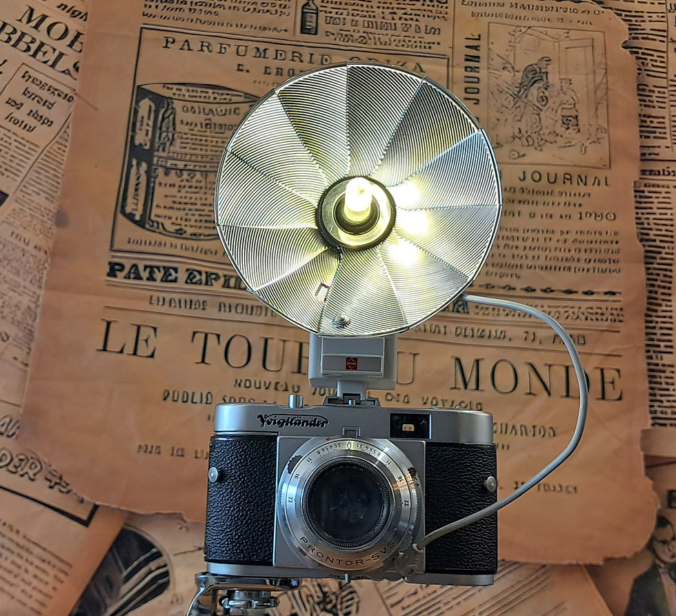 Thumbnail: 1958 Voigtländer Vito camera lamp