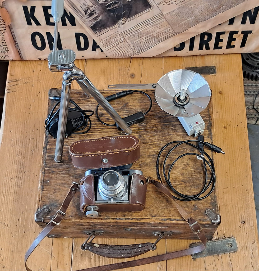 Thumbnail: 1958 Voigtländer Vito camera lamp