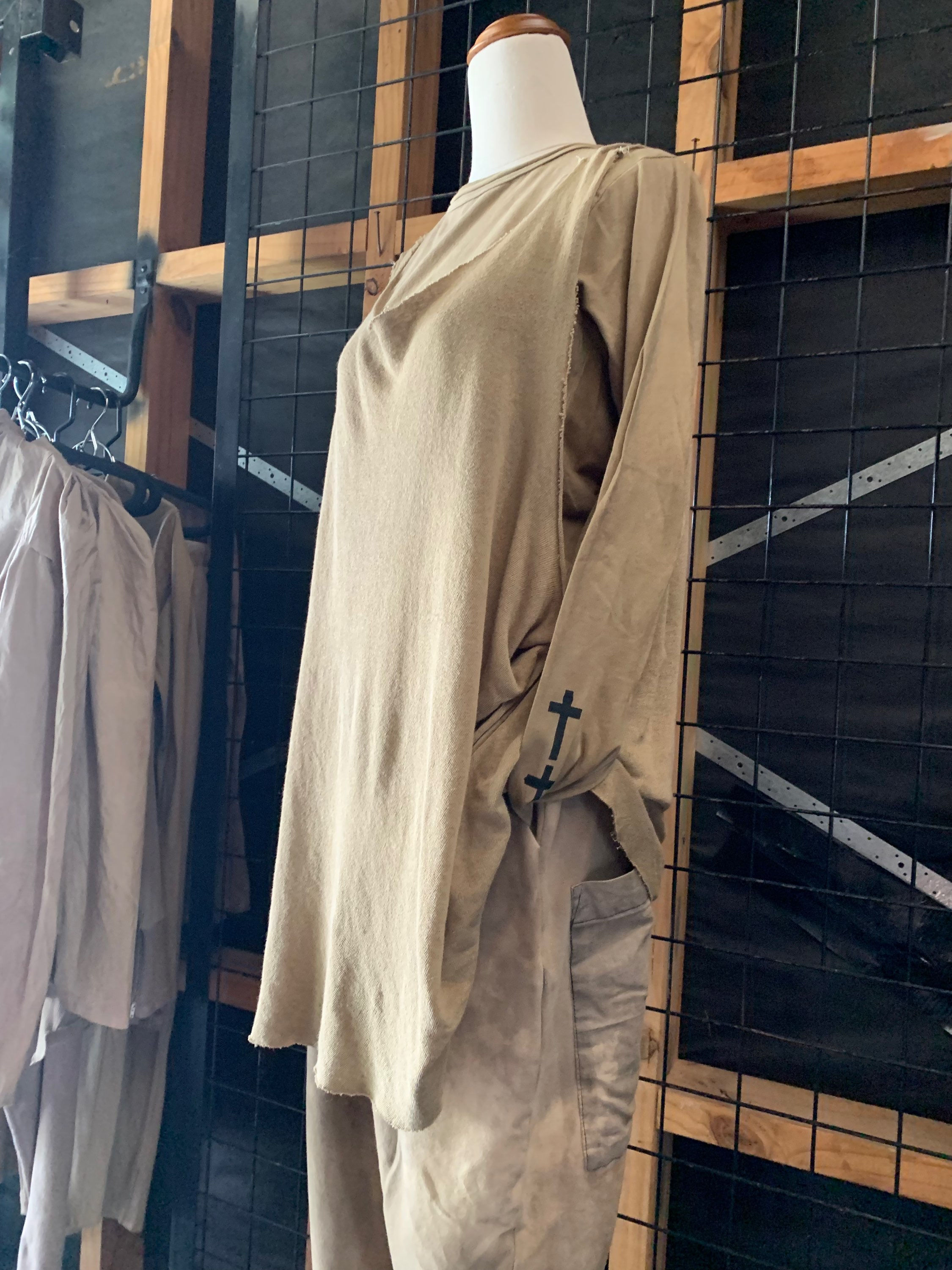 Bush Honey layer Singlet