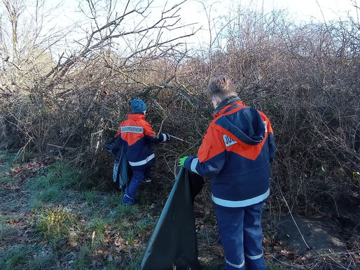 Jugendfeuerwehr sammelte 70 Kilo Müll