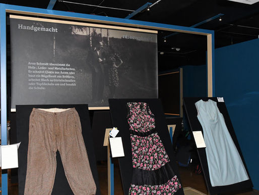 Wehrmachtsmantel und Quelle-Katalog – Auf Zeitreise mit Alice und Arno Schmidt