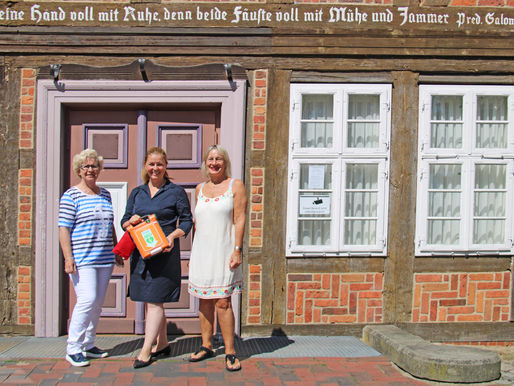 Bürgerstiftung Region Bergen spendet Defibrillator fürs Stadthaus