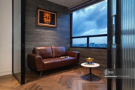Chup anh Luklak Architects noi that phong lam viec chung cu Starlake ghe sofa da nau va tranh Duc Phat thien dinh 15mmphoto