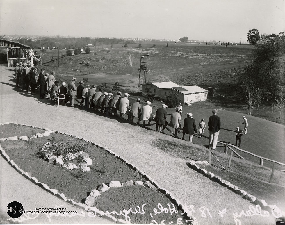 Gallery at the 18th hole, Virginia Country Club. A group of people is lined up and ready to watch, January 3, 1926.