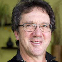 headshot-Thomas-Cowan