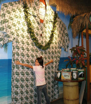 Giant Aloha Shirts!ใๅทจๅคงใขใญใใทใฃใ