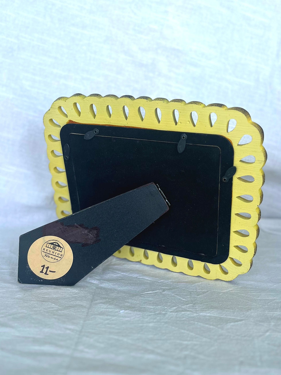 Thumbnail: Yellow Scalloped Frame 