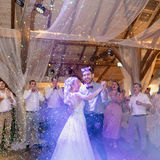 Tanzende Braut - Hochzeitsfotografie Traumzeugen