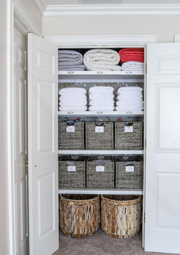Jen Woodhouse - Linen Closet Organisation