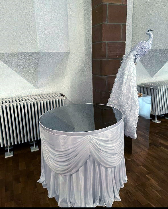 Miniaturbild: Rundtisch weiß auf Rädern für Torte oder Geschenken