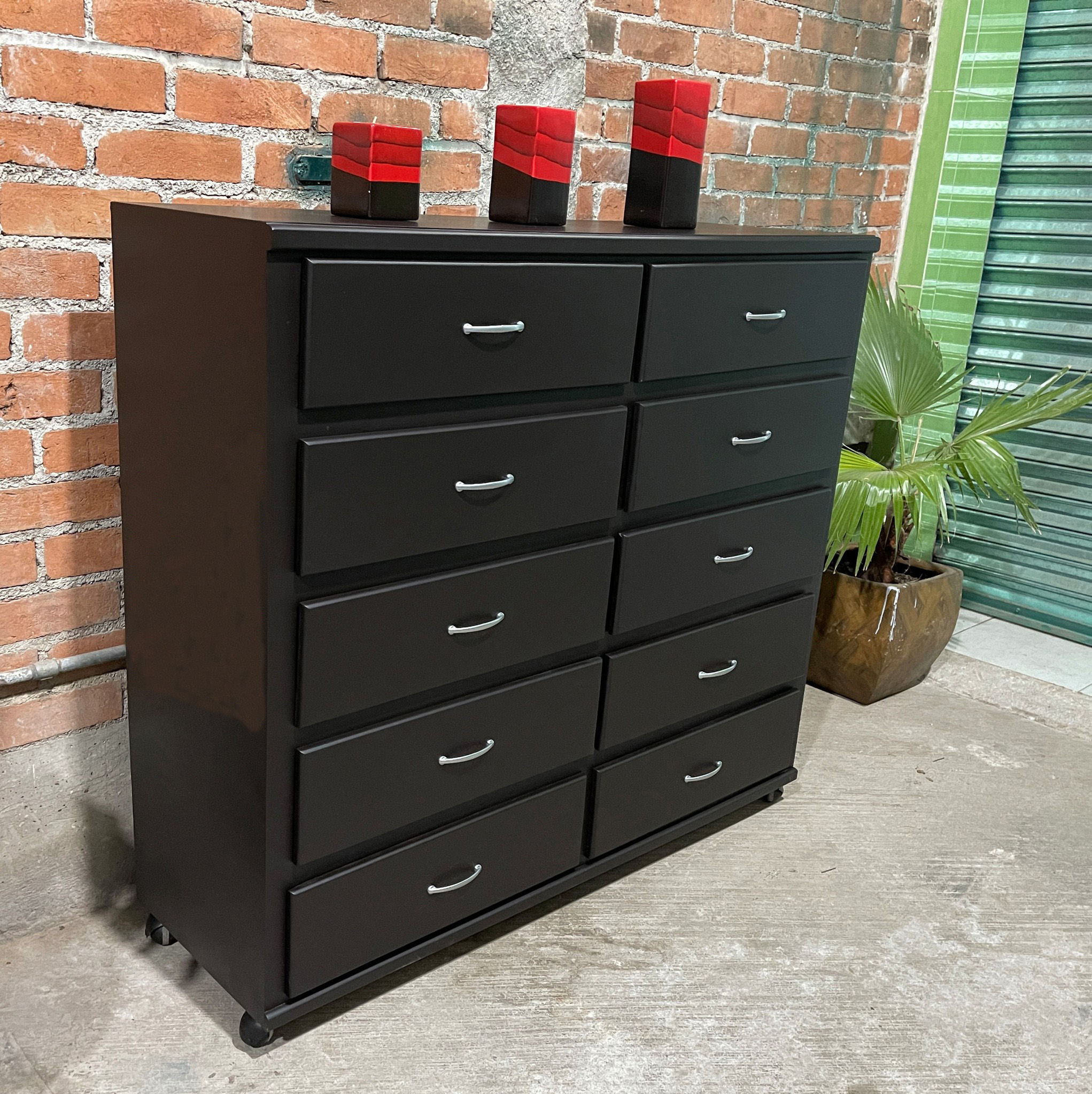 Bonita y accesible comoda de 10 cajones color chocolate