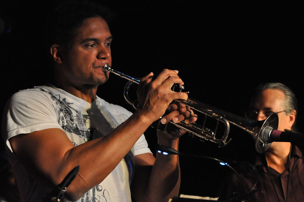 Miles Evans conta como aprendeu jazz com Miles Davis e revela planos para reviver a orquestra do pai