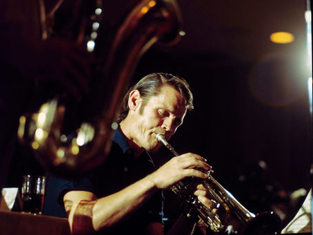 Os três anos de amor e de prisão de Chet Baker em seu exílio na Itália