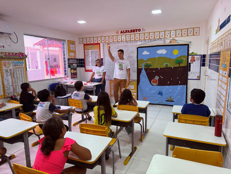 O Flanelógrafo do Manguezal em ação na Escola Maria José Bento em Baía da Traição