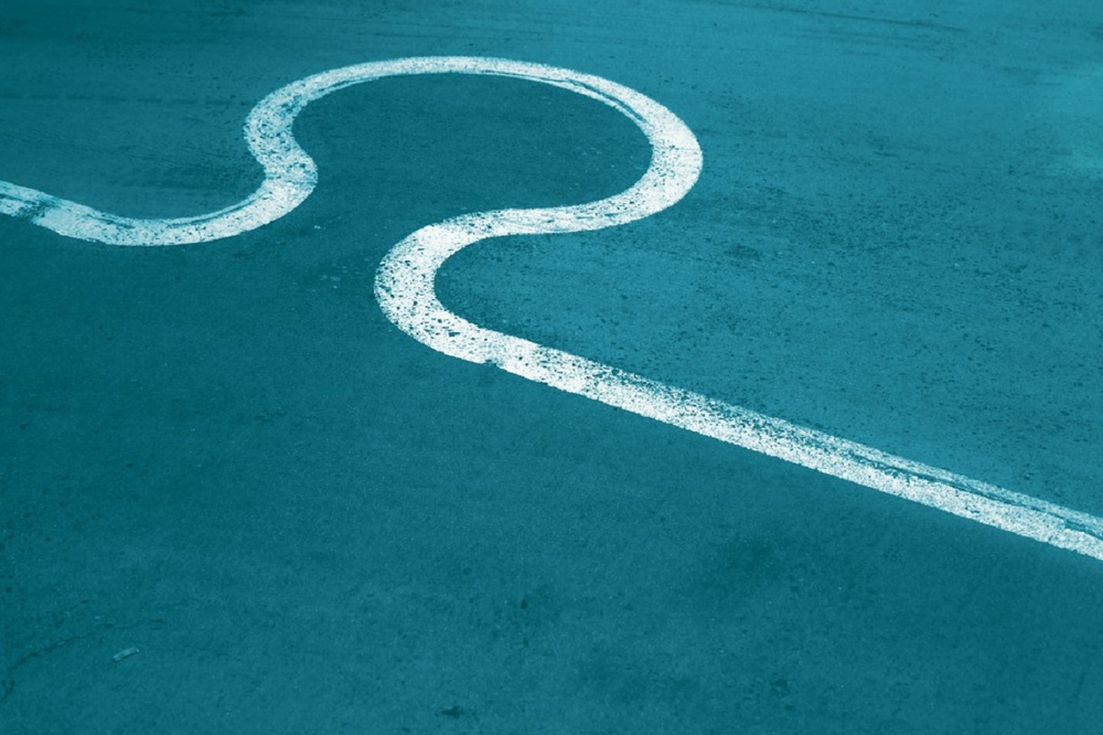 A straight line appears to be bent Straight lines look wavy