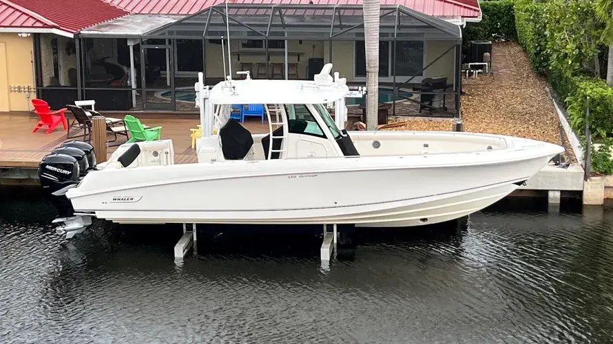 Boston Whaler 350 Outrage