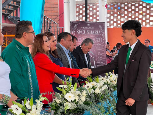 Generación de sueños: Acompaña María de la Barreda graduación de la Secundaria Pacheco y Henning