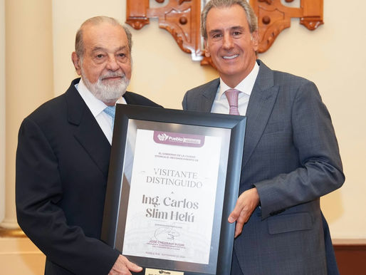Visitante Distinguido: Otorgan reconocimiento a Carlos Slim por su impulso al desarrollo de Puebla Capital