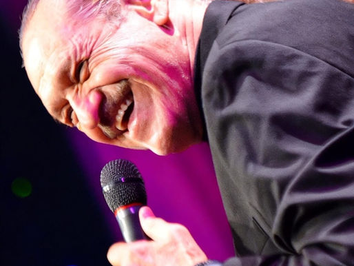 Noche de carcajadas en el Teatro Principal: Teo González conquista a Puebla