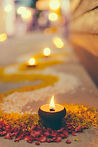 Chemin-de-lumière-bougies_AdobeStock_127220976.jpeg