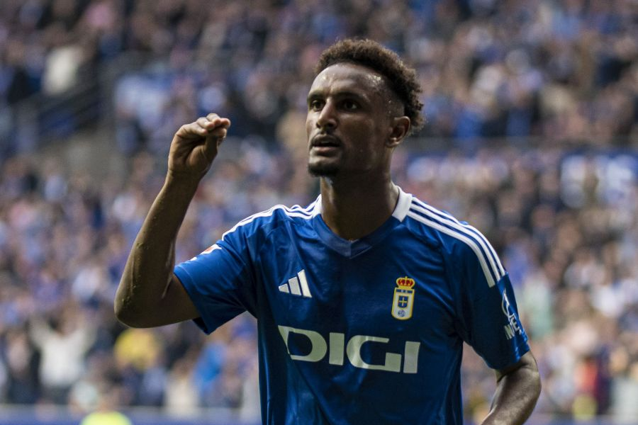 Hassan con la camiseta del Real Oviedo.