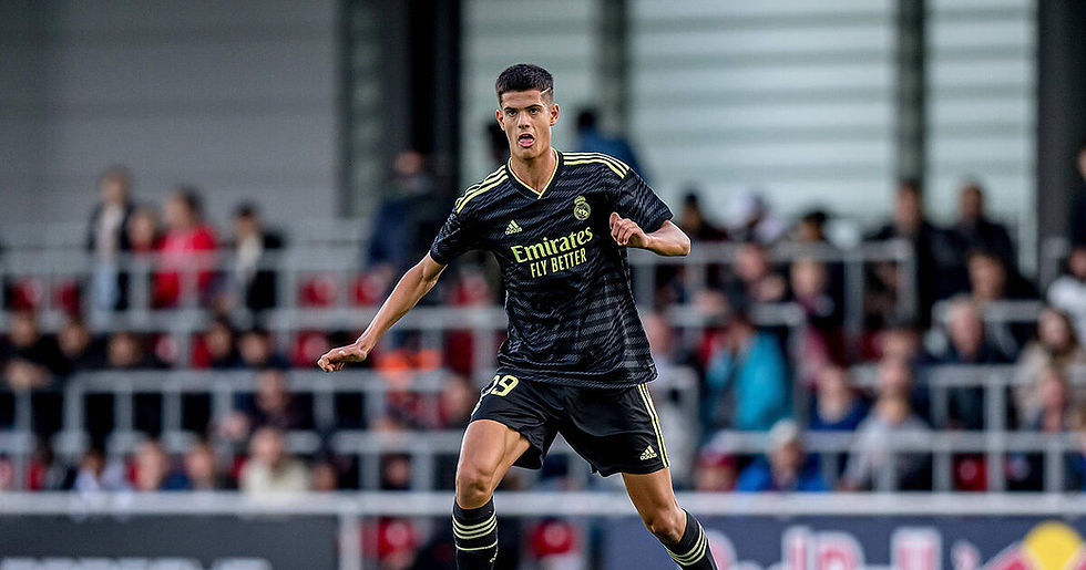 Chema jugando un partido de 1ª RFEF con el Real Madrid Castilla