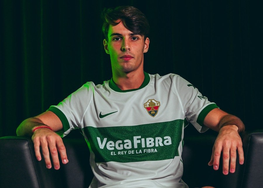 "𝐅𝐞𝐝𝐞 𝐑𝐞𝐝𝐨𝐧𝐝𝐨, visión y elegancia para el centro del campo del Elche CF", así le dio la bienvenida en redes sociales el club español al joven mediocampista.