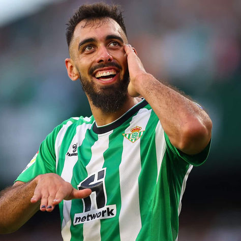 Borja Iglesia en la puerta de salida del Real Betis