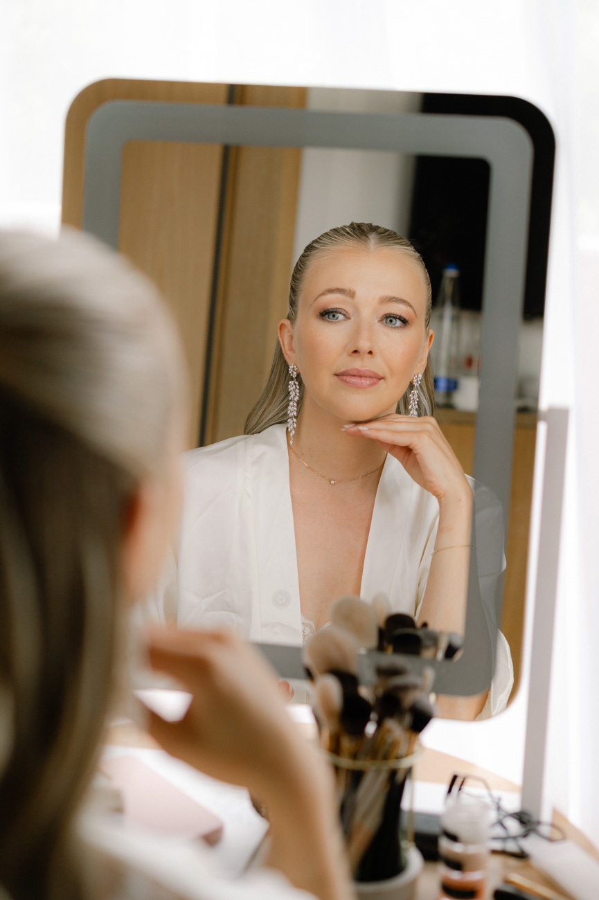 hochzeit-leeberghof-tegernsee-braut-getting-ready-portrait