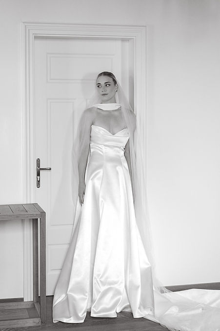 hochzeit-weingut-mussler-braut-portrait-editorial-wedding-photography-pfalz
