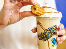 ¡Atrévete a probar nuestros churros rellenos en estas vacaciones de verano!