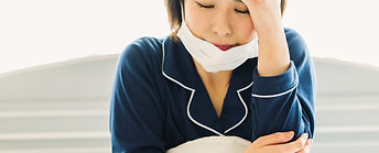 熱がある怠い女性