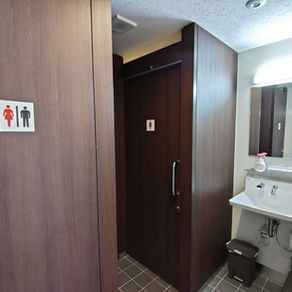 男女共用トイレ内部