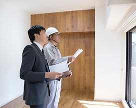 最終チェックをする作業員