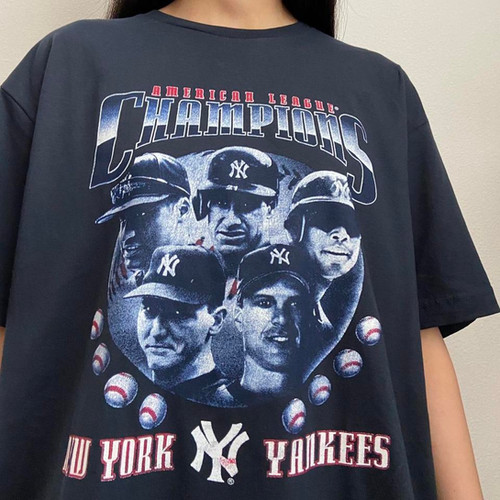 Vintage early 2000s Yankees long sleeve top ⭐️