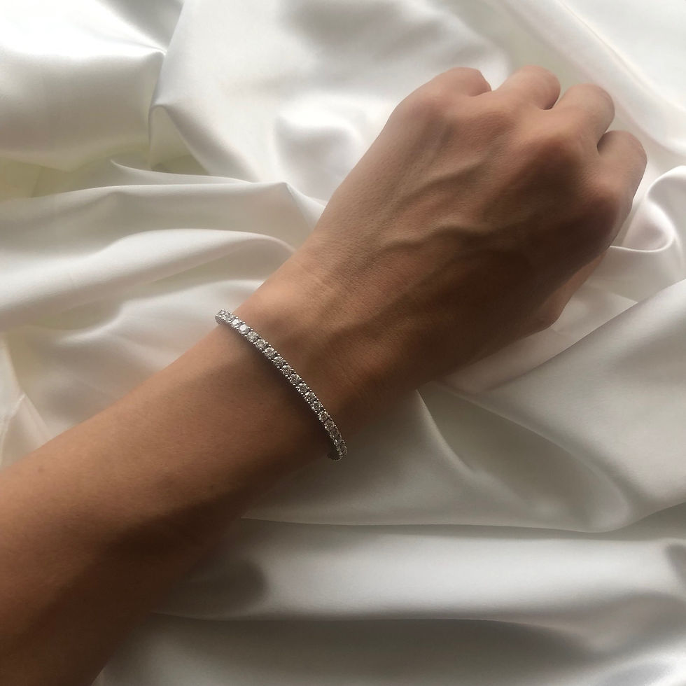 Thumbnail: K18 White Gold Bracelet with Diamonds.