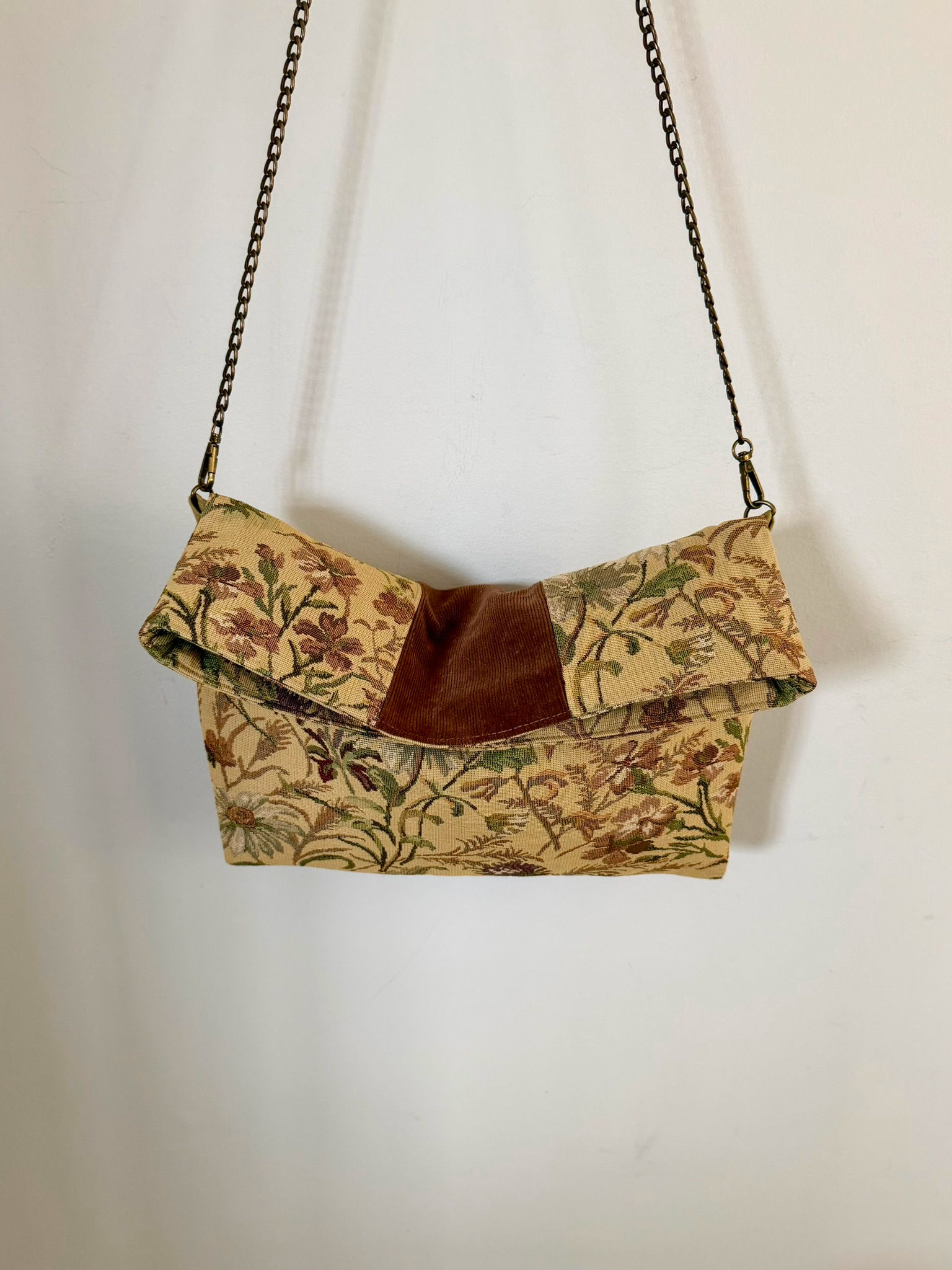 Joni Beatnik Daisy Clutch